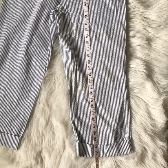 π 10/$10 π LIZ CLAIBORNE Capri Seersucker Pant, Gray & White Size 8 - Picture 10 of 16